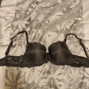 Victoria's Secret black lace demi bra - 34C - EUC